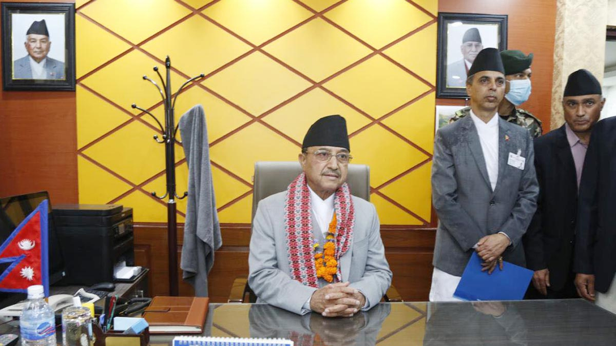 पदभार सम्हाल्दै कानून मन्त्री खड्काले भने-ऐन निर्माणमा प्राथमिकता तोकेर काम गर्छौ 